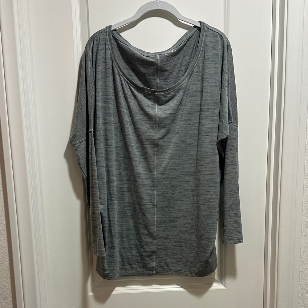 Athleta Essence Flow long sleeve top green heather size L
